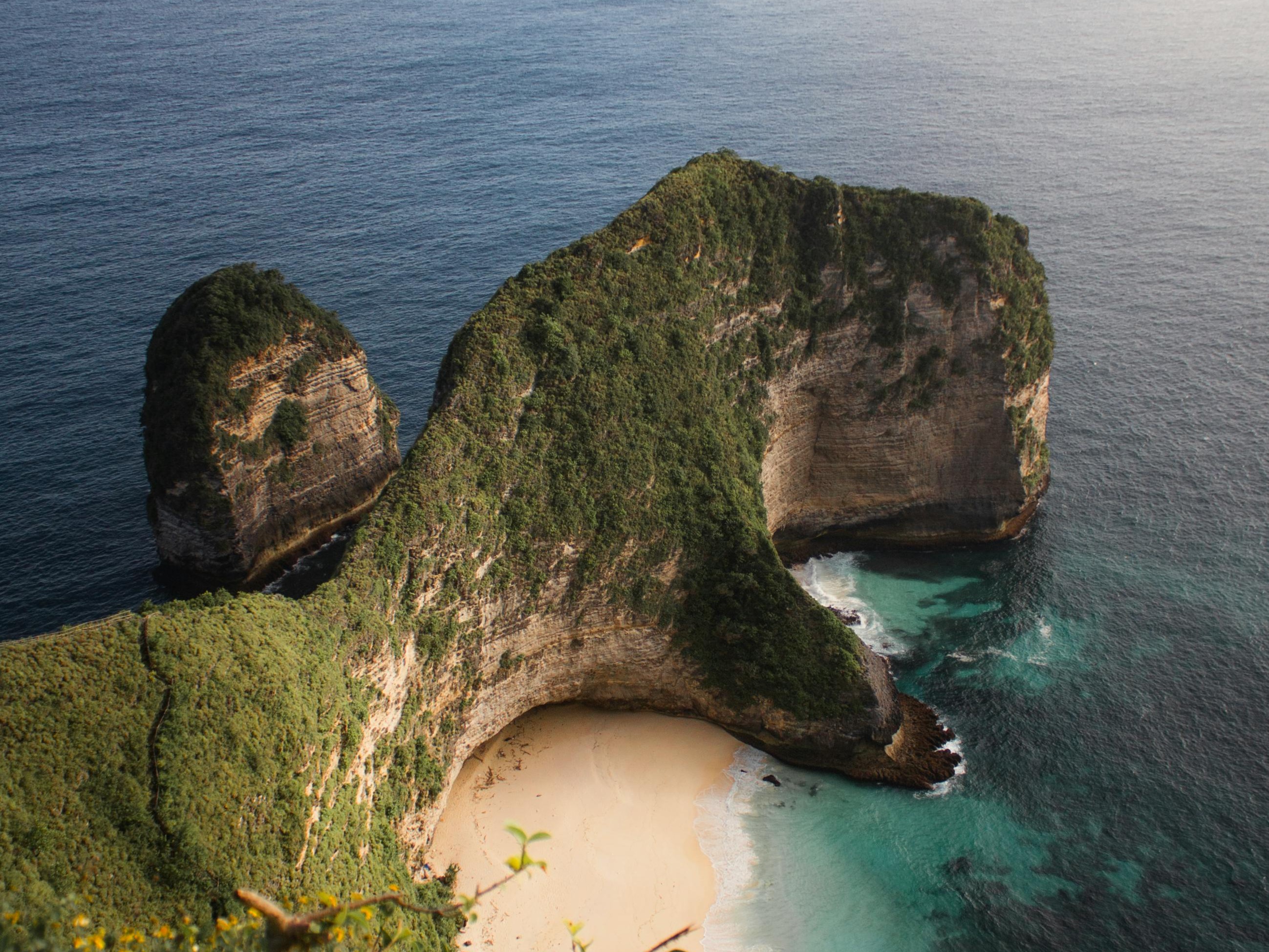 <h1>Bali's Wild Eden Is Awaiting You on Nusa Penida</h1>